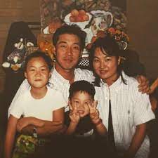 Min Woo Lee parents-sister